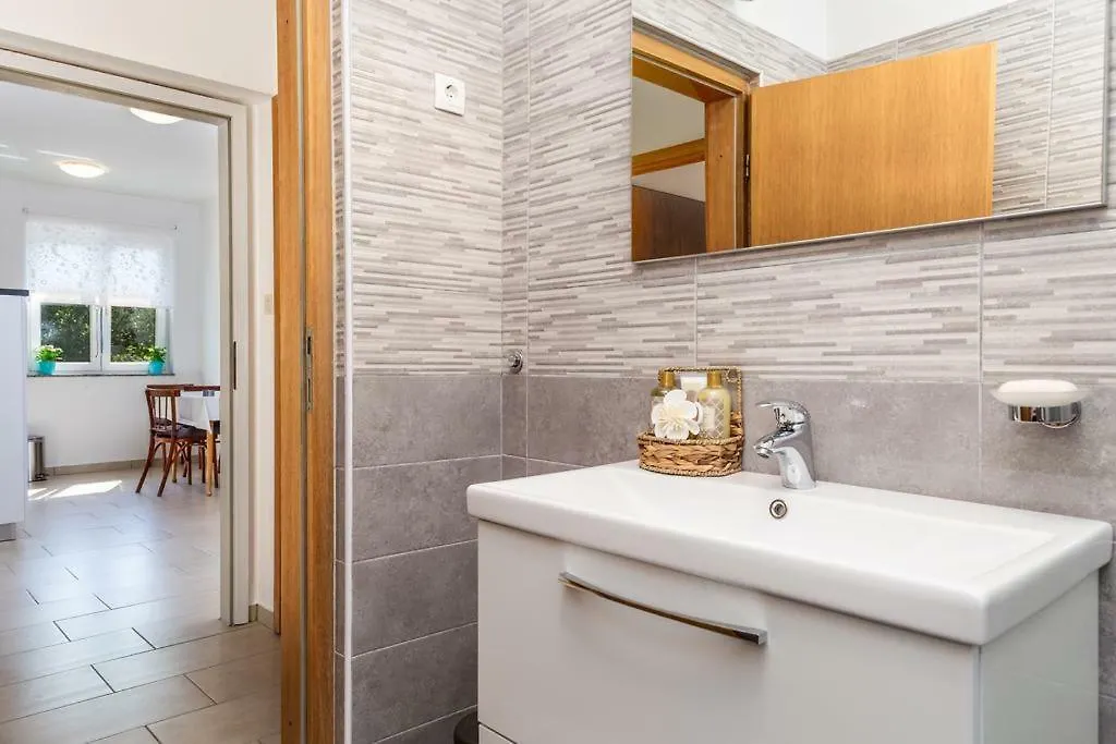 Apartment Roza, Sea View, Free Parking Icici Croatia
