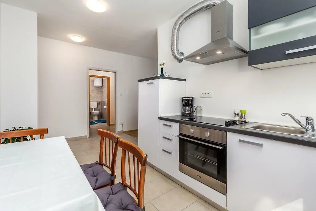Apartment Roza, Sea View, Free Parking Icici