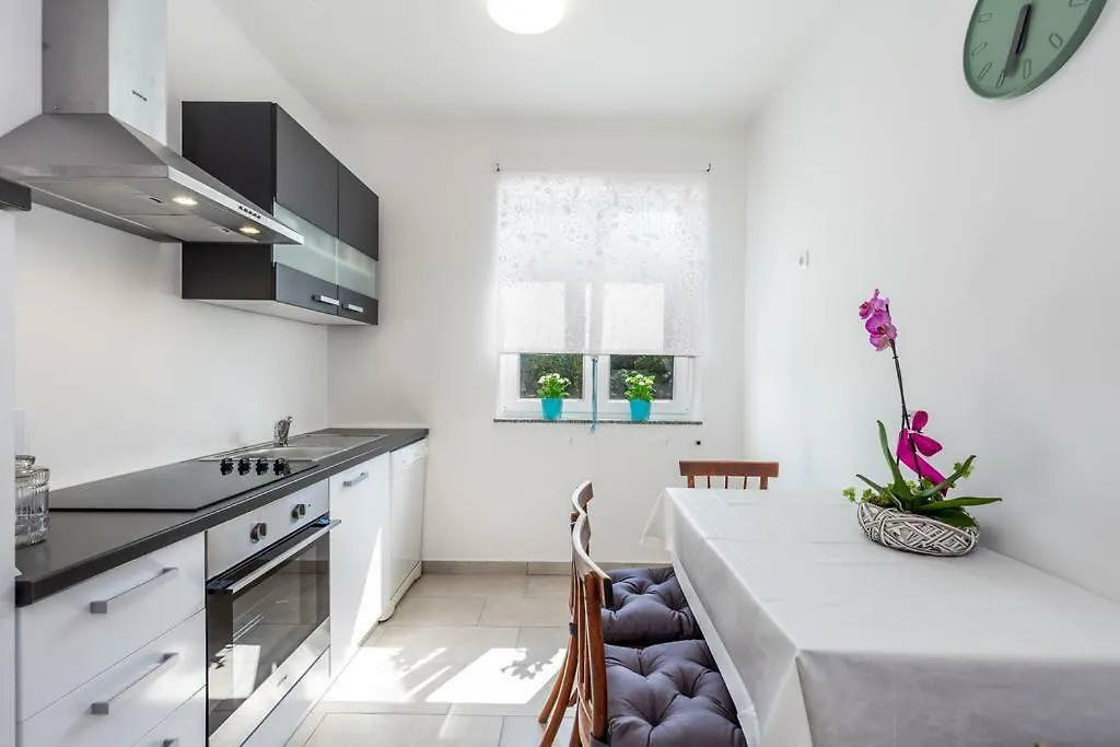 Apartment Roza, Sea View, Free Parking Icici